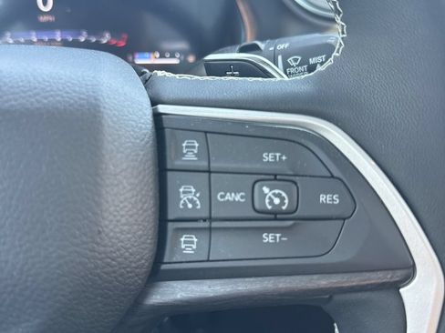 Used 2023 Jeep Grand Cherokee L Limited w/ Black Appearance Package AWD/4WD image 16