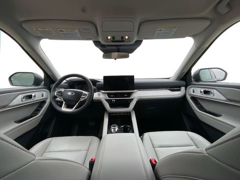 Used 2025 Ford Explorer Active w/ Active Comfort Package image 14