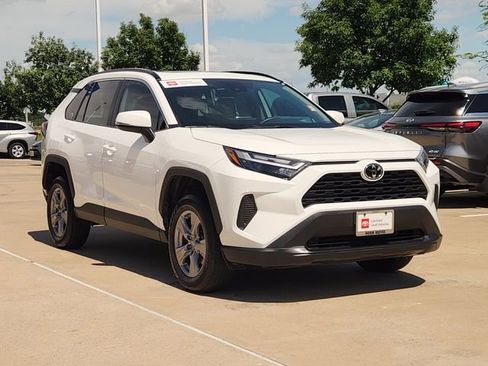 Used 2025 Toyota RAV4 XLE w/ Convenience Package FWD image 2