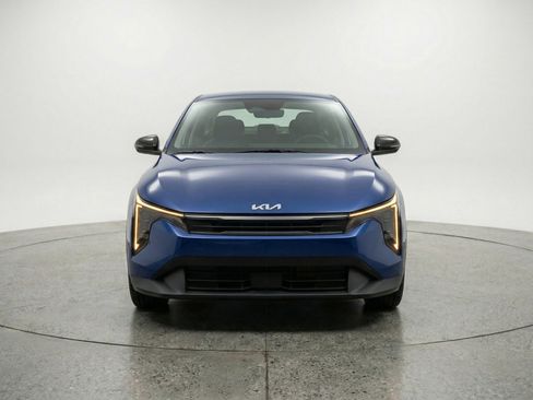 Used 2025 Kia K4 LXS image 2