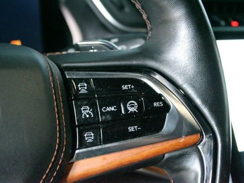 Used 2021 Jeep Grand Cherokee L Summit AWD/4WD image 16