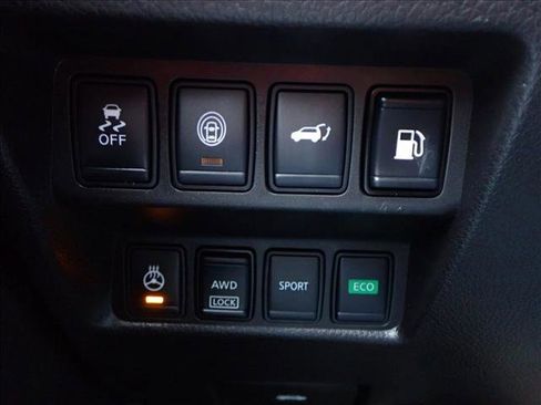 Used 2018 Nissan Rogue SL w/ Premium Package image 25