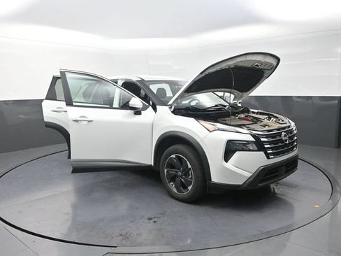 Used 2024 Nissan Rogue SV FWD image 39