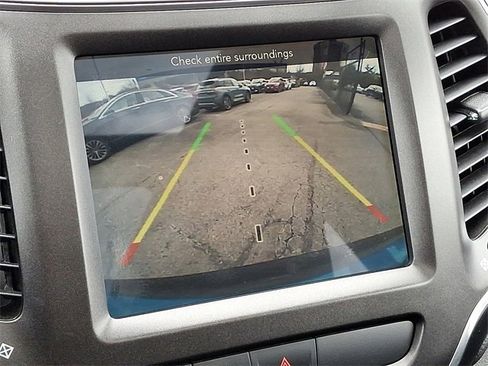 Used 2019 Jeep Cherokee Trailhawk w/ Comfort/Convenience Group image 19