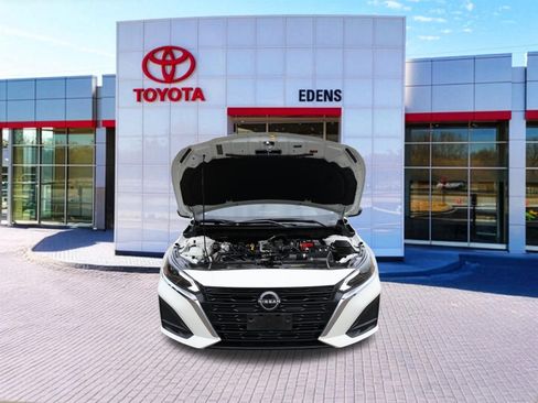 Used 2025 Nissan Altima 2.5 SV FWD image 12