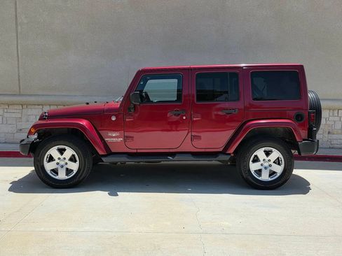 Used 2012 Jeep Wrangler Unlimited Sahara w/ Connectivity Group AWD/4WD image 7