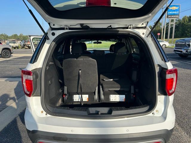Used 2017 Ford Explorer XLT FWD image 12