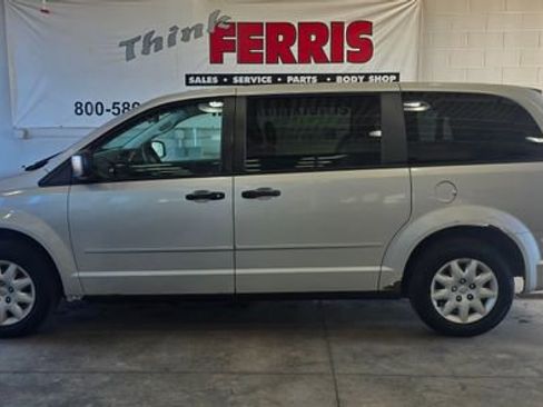 Used 2008 Chrysler Town & Country LX image 2