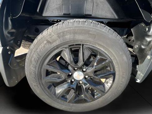 Used 2022 Chevrolet Silverado 1500 Custom image 18