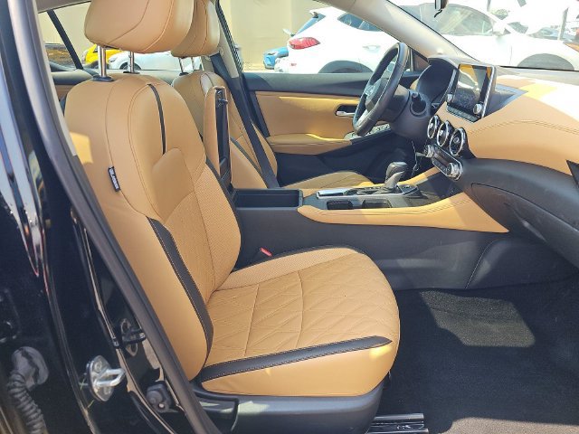 Used 2025 Nissan Sentra SV w/ SV Premium Package FWD image 5