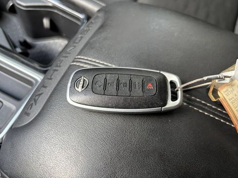 Used 2025 Nissan Pathfinder SV FWD image 20