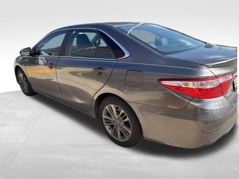 Used 2017 Toyota Camry SE image 11