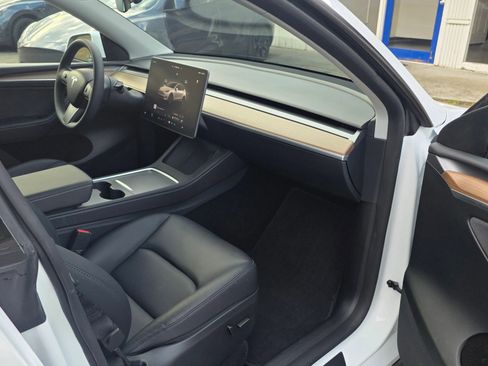 Used 2024 Tesla Model Y Long Range image 12