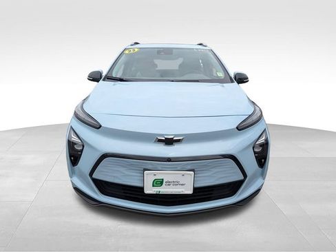 Used 2023 Chevrolet Bolt EUV Premier w/ Sun & Sound Package FWD image 2