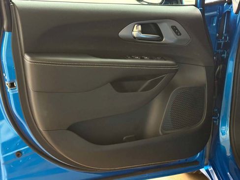 New 2026 Chrysler Pacifica Select image 20