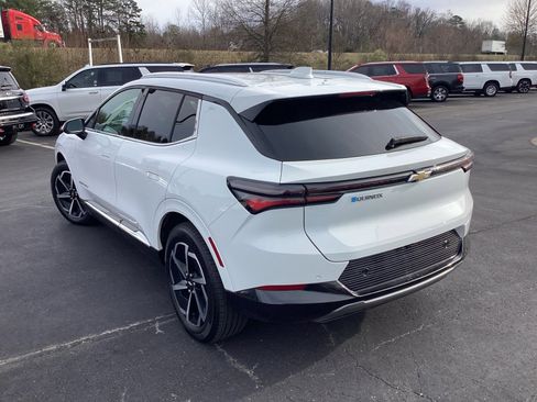 Used 2024 Chevrolet Equinox EV LT image 2