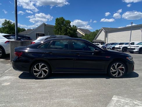 Certified 2022 Volkswagen Jetta GLI Autobahn FWD image 2