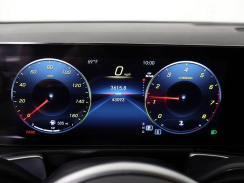 Used 2023 Mercedes-Benz GLB 250 4MATIC image 44