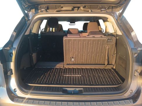 Used 2023 Toyota Highlander L image 19