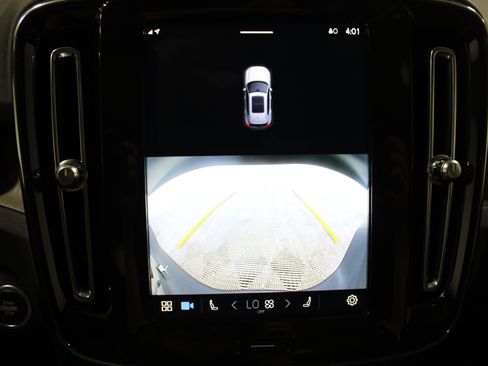 Used 2023 Volvo XC40 B4 Ultimate FWD image 15