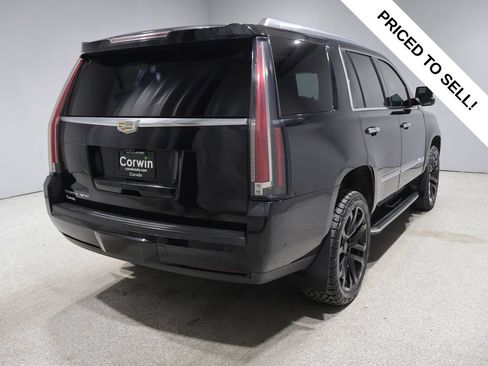 Used 2017 Cadillac Escalade Luxury AWD/4WD image 2