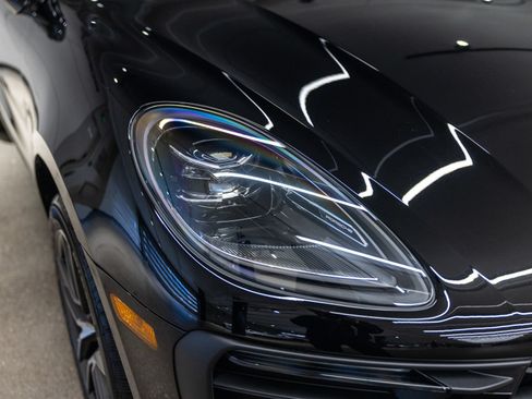 Certified 2026 Porsche Macan AWD/4WD image 13