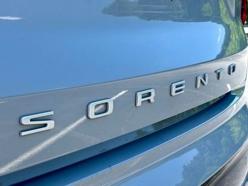Used 2022 Kia Sorento EX w/ Panoramic Sunroof Package FWD image 16