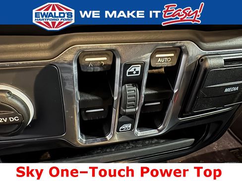 Used 2019 Jeep Wrangler Unlimited Sahara image 18