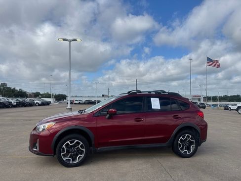 Used 2017 Subaru Crosstrek 2.0i Premium w/ Moonroof Package AWD/4WD image 10