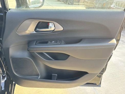 New 2026 Chrysler Pacifica Select FWD image 15