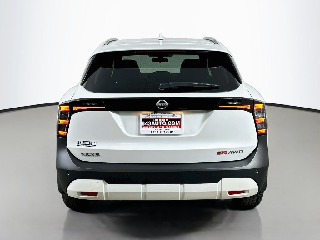 Used 2025 Nissan Kicks SR AWD/4WD image 6