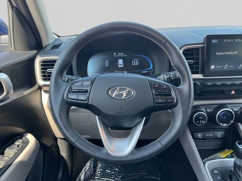 Used 2024 Hyundai Venue SEL FWD image 14