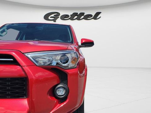 Certified 2022 Toyota 4Runner SR5 AWD/4WD image 26