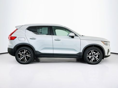 Used 2025 Volvo XC40 B5 Core image 10