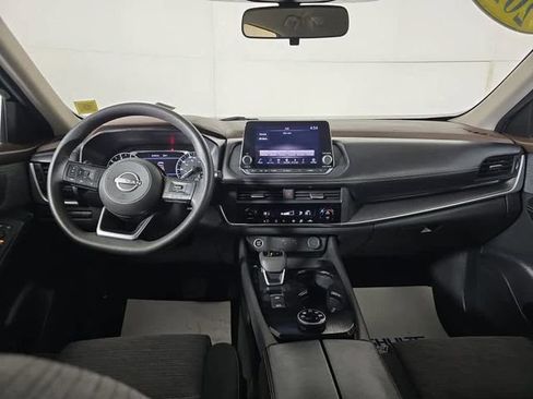 Used 2023 Nissan Rogue SV image 18