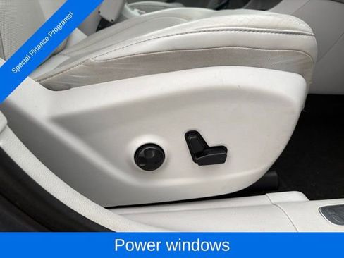 Used 2019 Jeep Cherokee Limited image 32