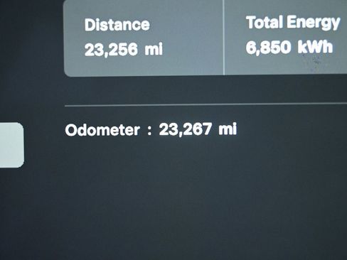 Used 2023 Tesla Model S image 11