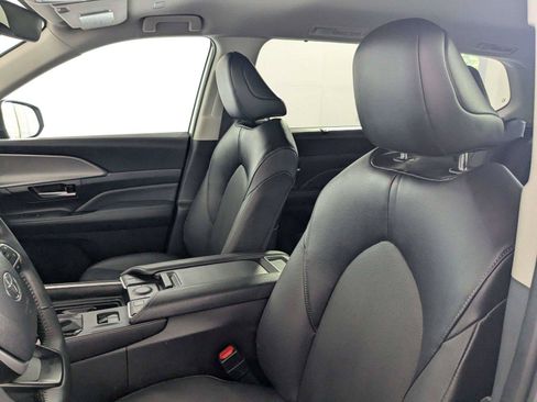 Certified 2026 Toyota Grand Highlander AWD image 14