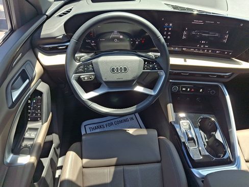 Used 2025 Audi Q5 Premium Plus w/ Premium Plus AWD/4WD image 11