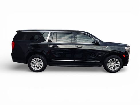 Used 2024 GMC Yukon XL Denali AWD/4WD image 11