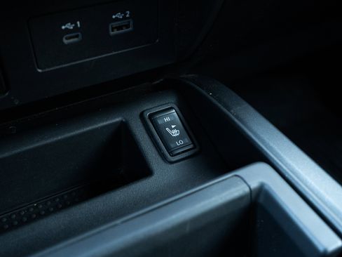 Used 2024 Nissan Titan PRO-4X w/ Pro-4x Convenience Package image 30