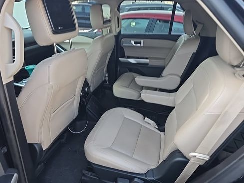 Used 2021 Ford Explorer Limited w/ Equipment Group 301A AWD/4WD image 5
