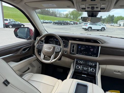 Used 2021 GMC Yukon Denali w/ Denali Premium Package AWD/4WD image 21