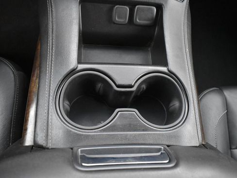 Used 2020 Chevrolet Suburban LT image 20