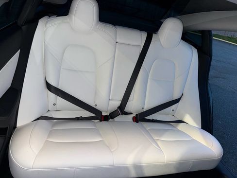 Used 2018 Tesla Model 3 Long Range image 9