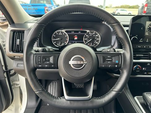 Used 2022 Nissan Pathfinder SL image 14