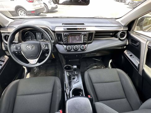 Used 2018 Toyota RAV4 LE AWD/4WD image 7