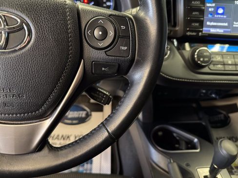Used 2018 Toyota RAV4 XLE AWD/4WD image 12