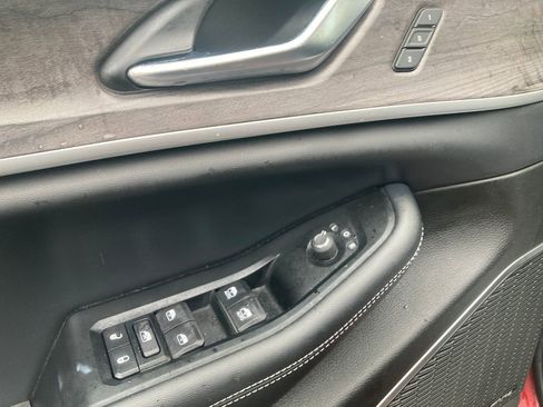 Used 2022 Jeep Grand Cherokee Limited image 14