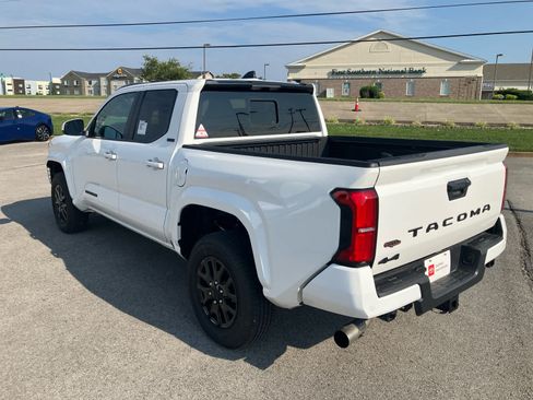 Certified 2026 Toyota Tacoma SR5 AWD/4WD image 7